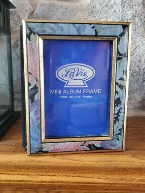 LaVie Mini Album Frame holds 100 4"x6" photos